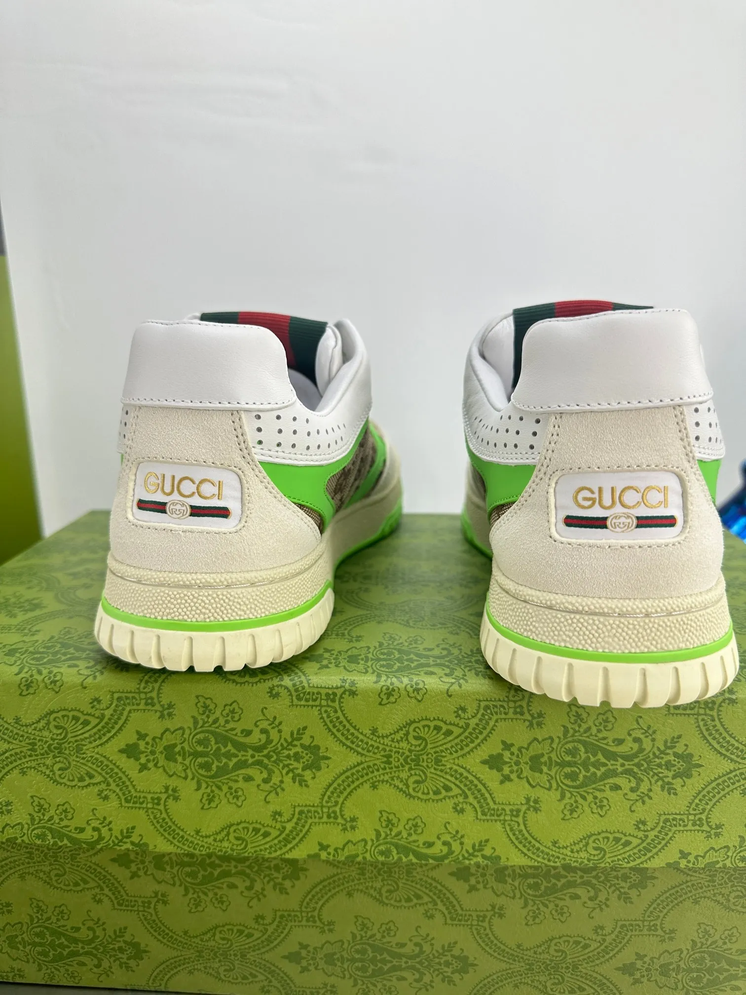 👟👟Ex-factory price 600👟👟 Gucci's latest hot-selling series of high and low-cut distressed couple's sneakers are shipped. The original version is purchased, developed and manufactured. This high-low top sneaker adopts a basketball-style silhouette design, cleverly integrated with hollow panels and distressed effects, showing its unique ingenuity. The ingenuity incorporates brand logo details such as interlocking Double G styling accessories and Gucci lettering, a low-key tribute to the brand's design heritage. Exquisite packaging at the delivery counter 🛍📦 ▪️ Fabric: Original customized imported first-layer cowhide ▪️ Inner lining: Imported first-layer cowhide ▪️ Sole: Original molded TPU sole ▪️ Sole thickness: 3cm ▪️ Size: 35-46 (Male 38 46 customized)